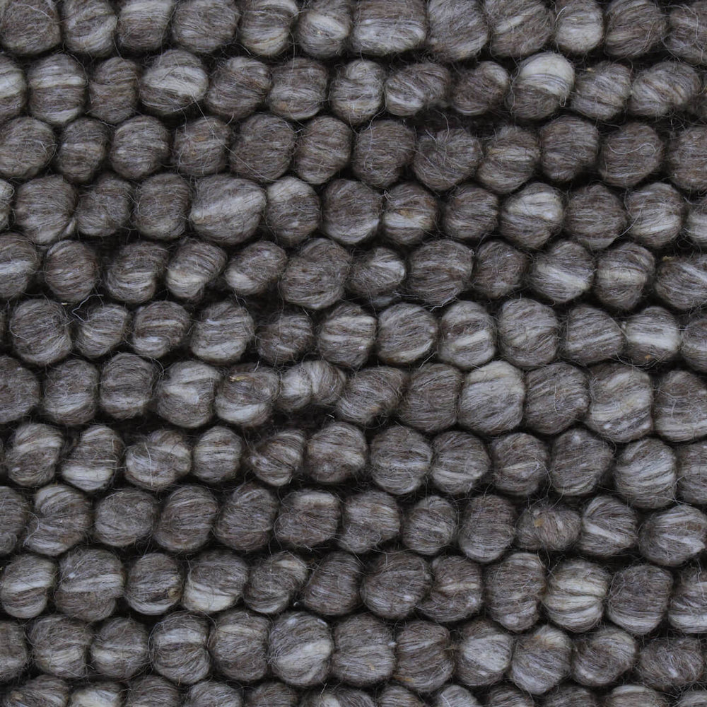 
                      
                        Riverstone teppe brunsvart
                      
                    